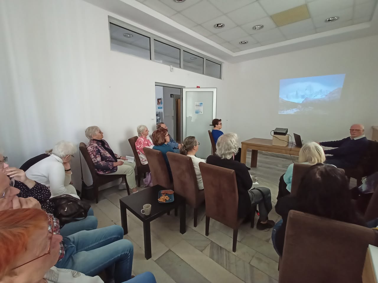 Seniorzy podczas wydarzenia fundacji